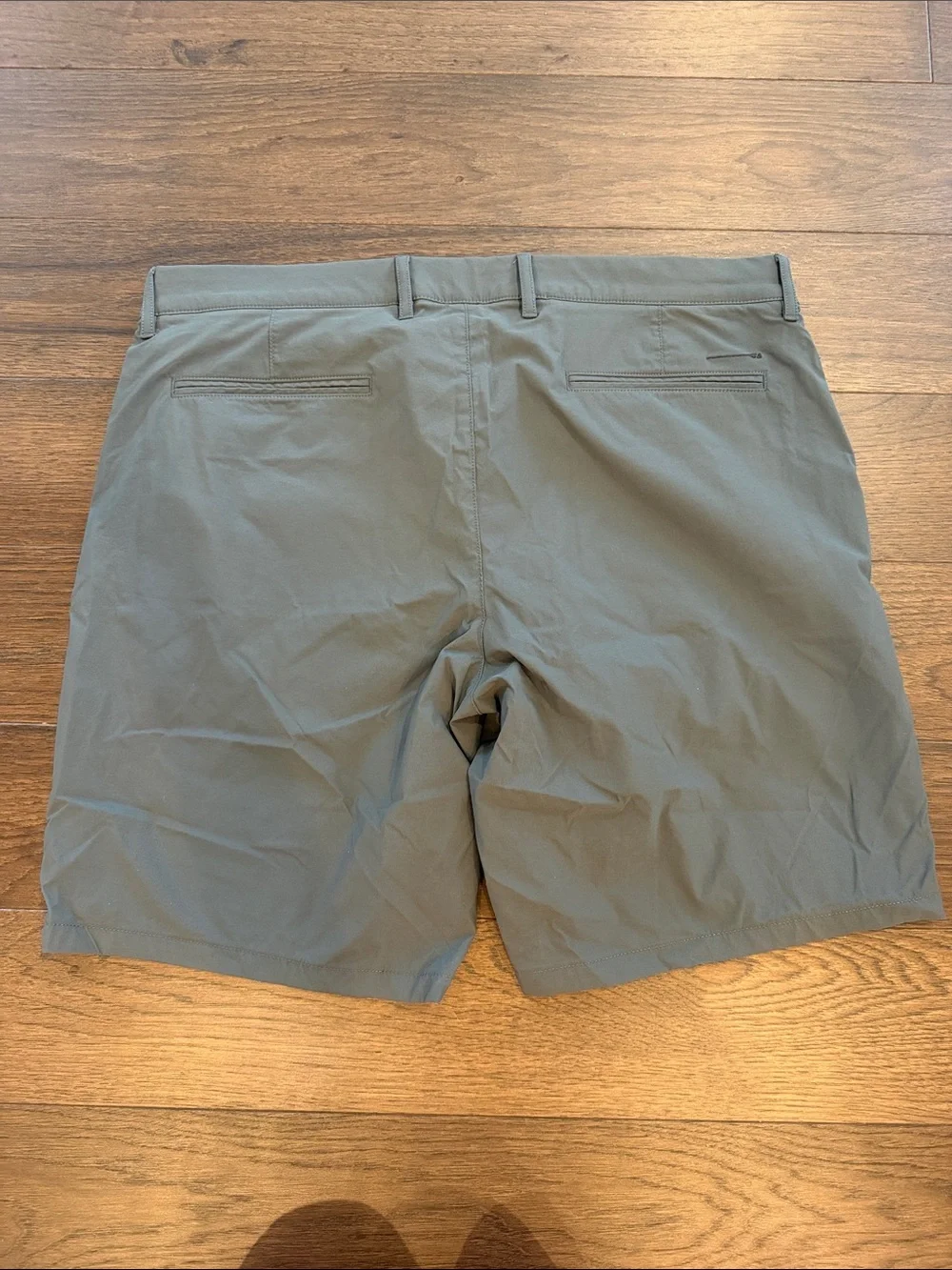 J. Crew 9” Tech Short in Gray Size 36 - C10-046